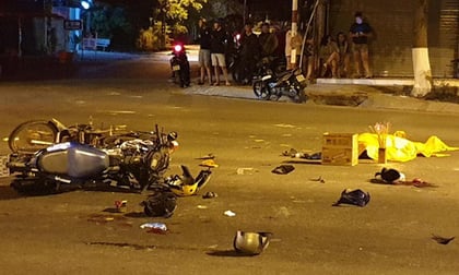 Vượt đèn đỏ gây tai nạn khiến 2 người tử vong, 3 người bị thương