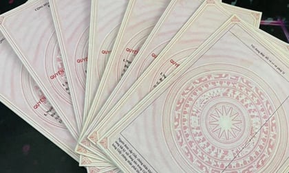 Tạm giữ nhóm đối tượng dùng sổ đỏ giả lừa đảo chiếm đoạt hơn 2,5 tỷ đồng ở Bình Dương