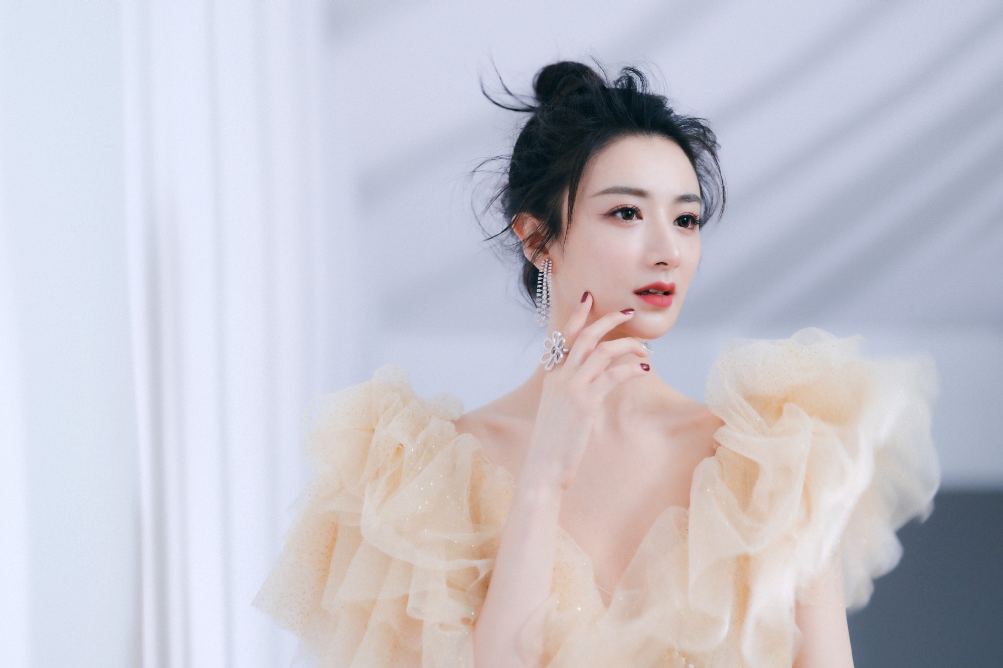 Nữ hoàng livestream Vi Á - người vừa bị phạt 4.800 tỷ vì trốn thuế giàu cỡ nào? - Ảnh 2. Nữ hoàng livestream Vi Á - người vừa bị phạt 4.800 tỷ vì trốn thuế giàu cỡ nào? - Ảnh 2.