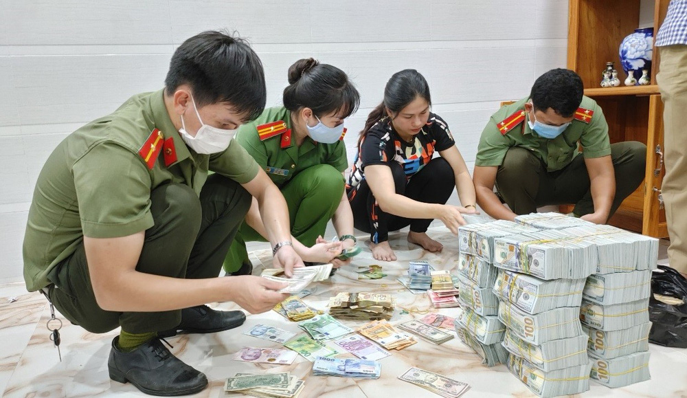 Điều tra một tiệm vàng trốn thuế 90 tỷ - Ảnh 2. Điều tra một tiệm vàng trốn thuế 90 tỷ - Ảnh 2.