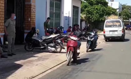 Nữ nhân viên môi giới bất động sản tử vong trong tư thế treo cổ ở phòng trọ