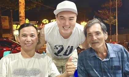 NS Thương Tín gây bất ngờ với diện mạo mới sau khoảnh khắc ngồi thất thần bên ven đường