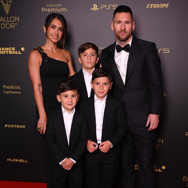 Nửa ngày sau khi giành Quả bóng vàng, Messi có chia sẻ đầu tiên trang cá nhân, nhận về hàng triệu lượt thích - Ảnh 1. Nửa ngày sau khi giành Quả bóng vàng, Messi có chia sẻ đầu tiên trang cá nhân, nhận về hàng triệu lượt thích - Ảnh 1.