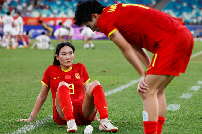 Tuyển Trung Quốc và Hàn Quốc cùng ôm hận sau trận hòa tai hại, dâng vé đi tiếp cho đối thủ của Việt Nam - Ảnh 1. Tuyển Trung Quốc và Hàn Quốc cùng ôm hận sau trận hòa tai hại, dâng vé đi tiếp cho đối thủ của Việt Nam - Ảnh 1.