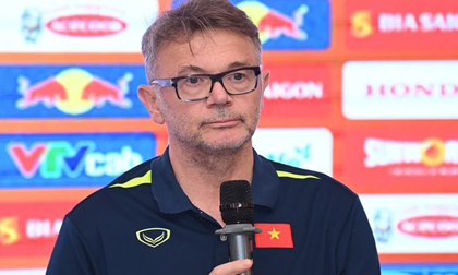 Danh sách đội tuyển Việt Nam: HLV Troussier gạch tên 'học trò cưng' vào phút chót