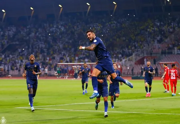 Cựu sao Man United - Alex Telles mở tỉ số trận đấu