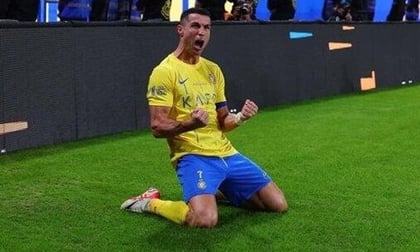 Lập siêu phẩm từ khoảng cách hơn 30m, Ronaldo đi vào lịch sử