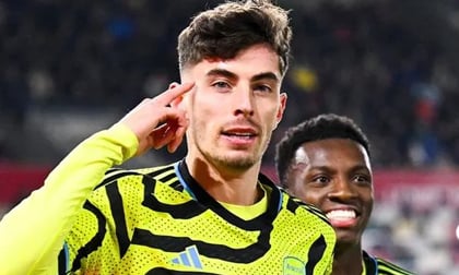 Havertz đưa Arsenal lên đỉnh bảng, Chelsea thua thảm mà còn thiệt quân