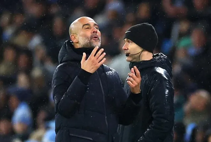 Pep Guardiola bất bình với trọng tài thứ tư Anthony Taylor