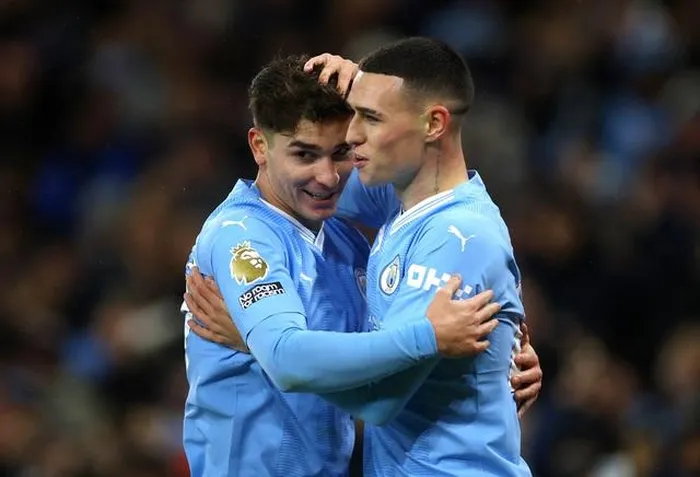 Phil Foden dễ dàng ghi bàn, đưa Man City vượt lên trong hiệp 1