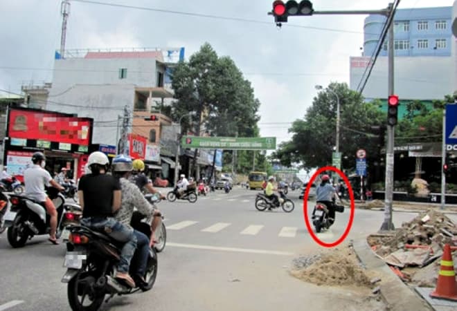 4-re-phai-khi-den-do-1.jpg 1 4-re-phai-khi-den-do-1.jpg 1