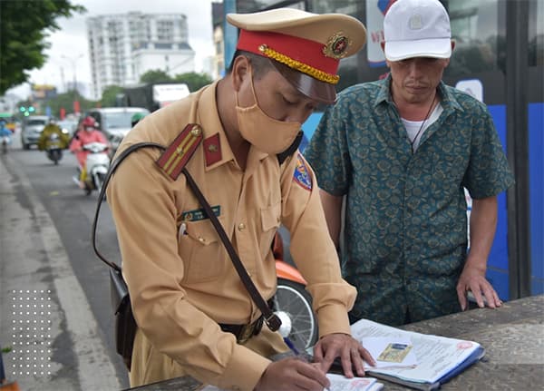 co-tinh-khong-nop-phat-vi-pham-giao-thong-nguoi-vi-pham-se-doi-dien-voi-rui-ro-nao (1).jpg 0 co-tinh-khong-nop-phat-vi-pham-giao-thong-nguoi-vi-pham-se-doi-dien-voi-rui-ro-nao (1).jpg 0