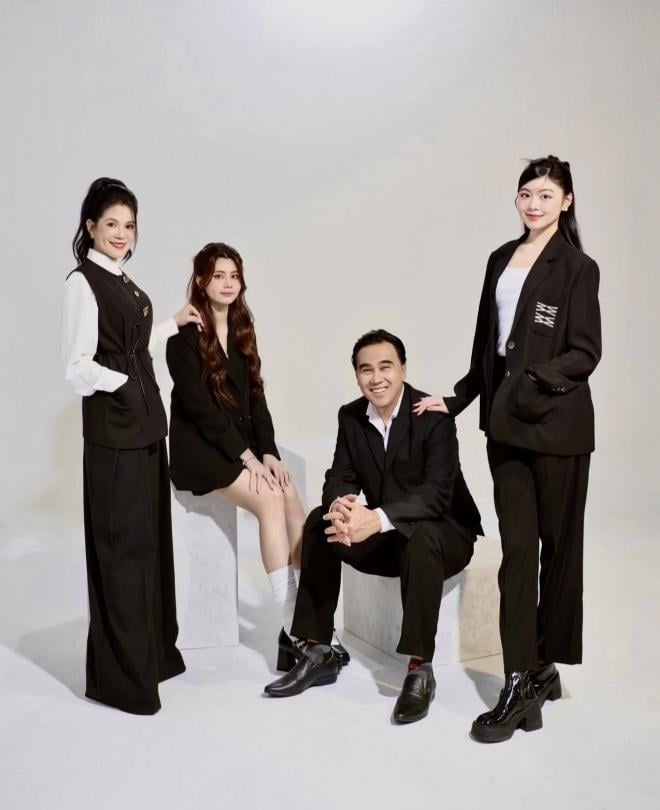 MC Quyền Linh kỷ niệm 20 năm ngày cưới bên bà xã Dạ Thảo, xúc động gửi lời nhắn ngọt ngào 2.jpg 0 MC Quyền Linh kỷ niệm 20 năm ngày cưới bên bà xã Dạ Thảo, xúc động gửi lời nhắn ngọt ngào 2.jpg 0